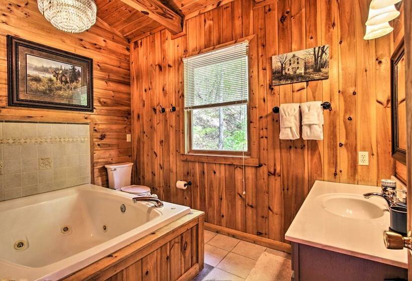 Pigeon Forge Scenic Solitude W/ Private Hot Tub!