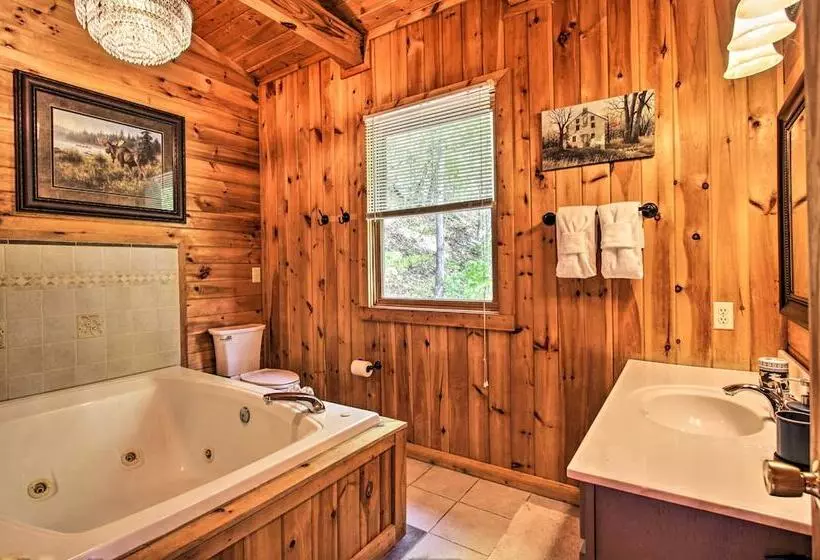 Pigeon Forge  Scenic Solitude  W/ Private Hot Tub!
