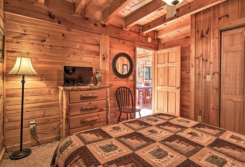 Pigeon Forge Scenic Solitude W/ Private Hot Tub!