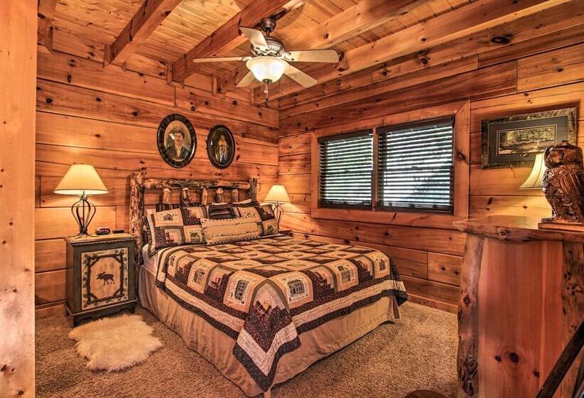 Pigeon Forge Scenic Solitude W/ Private Hot Tub!