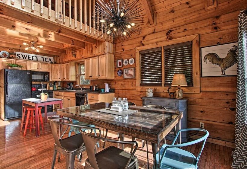 Pigeon Forge Scenic Solitude W/ Private Hot Tub!