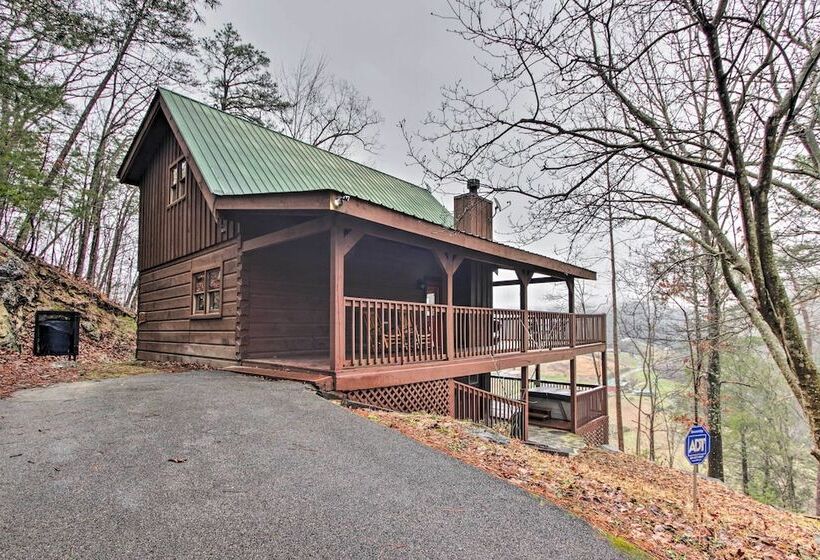 Pigeon Forge Scenic Solitude W/ Private Hot Tub!