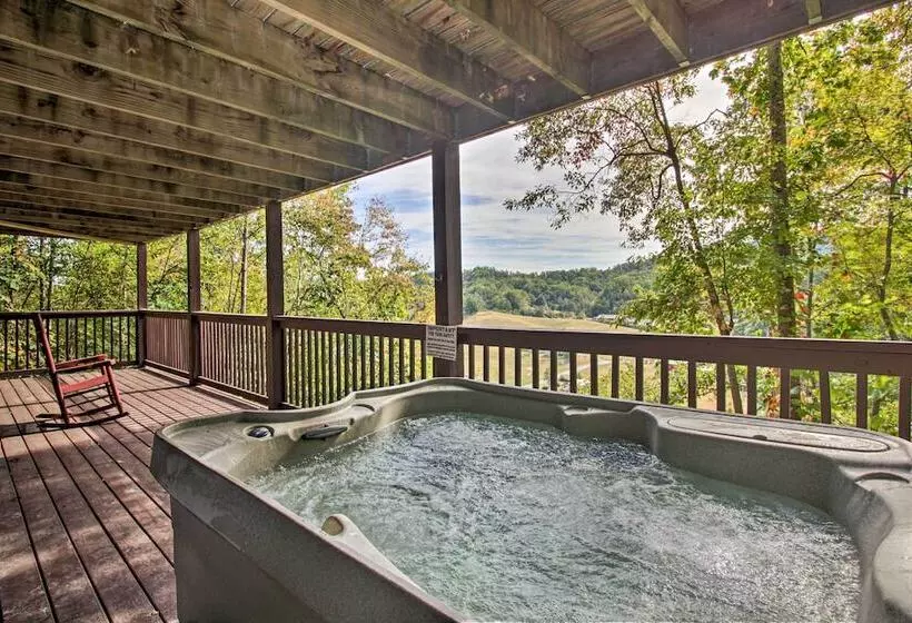 Pigeon Forge  Scenic Solitude  W/ Private Hot Tub!