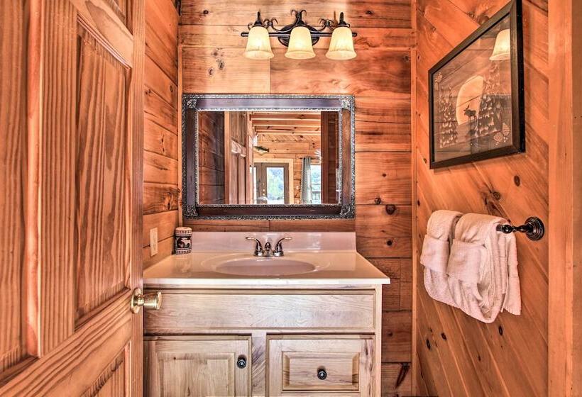 Pigeon Forge Scenic Solitude W/ Private Hot Tub!