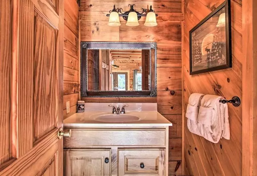 Pigeon Forge  Scenic Solitude  W/ Private Hot Tub!