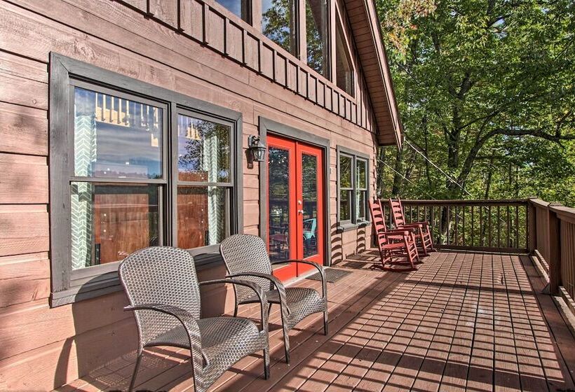 Pigeon Forge Scenic Solitude W/ Private Hot Tub!