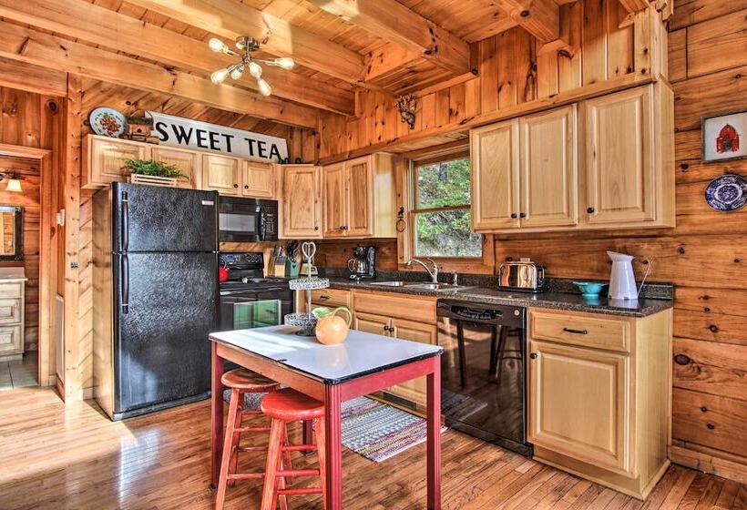 Pigeon Forge Scenic Solitude W/ Private Hot Tub!