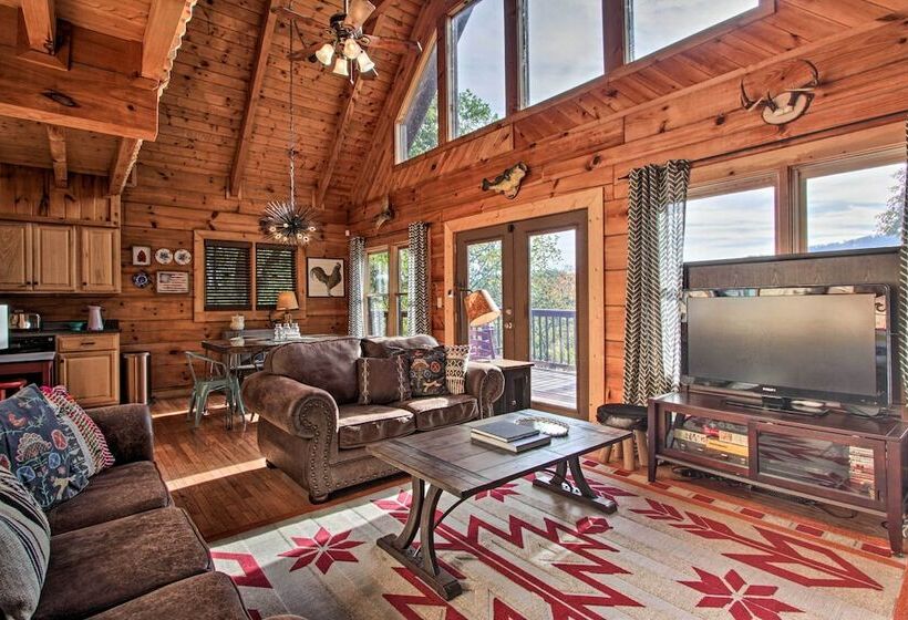 Pigeon Forge Scenic Solitude W/ Private Hot Tub!