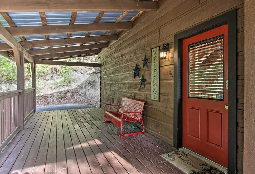 Pigeon Forge Scenic Solitude W/ Private Hot Tub!