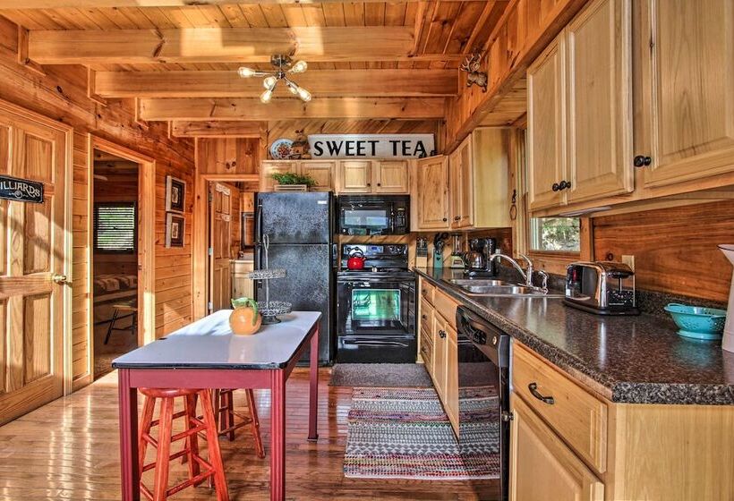 Pigeon Forge Scenic Solitude W/ Private Hot Tub!