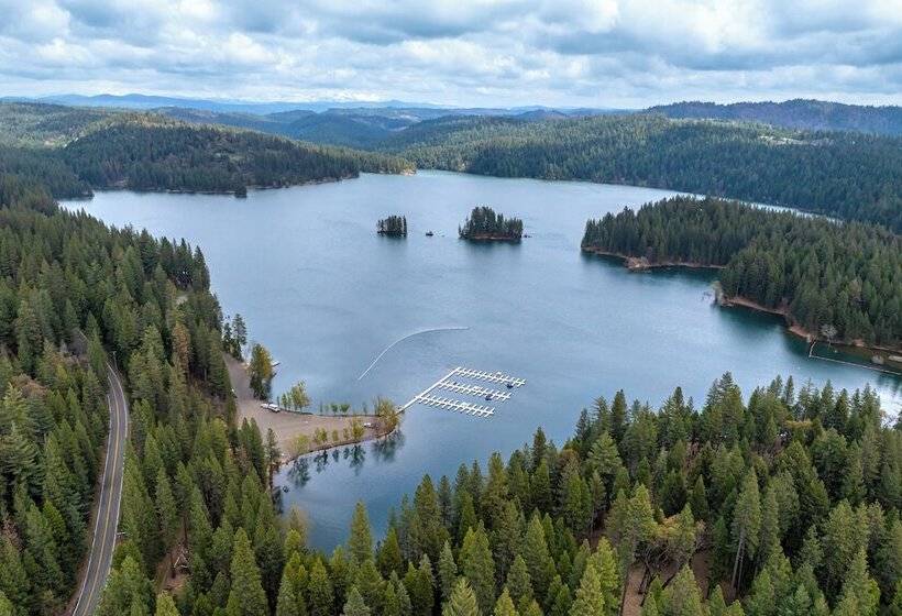 1 Mi To Lake: Hot Tub Haven In Pollock Pines!