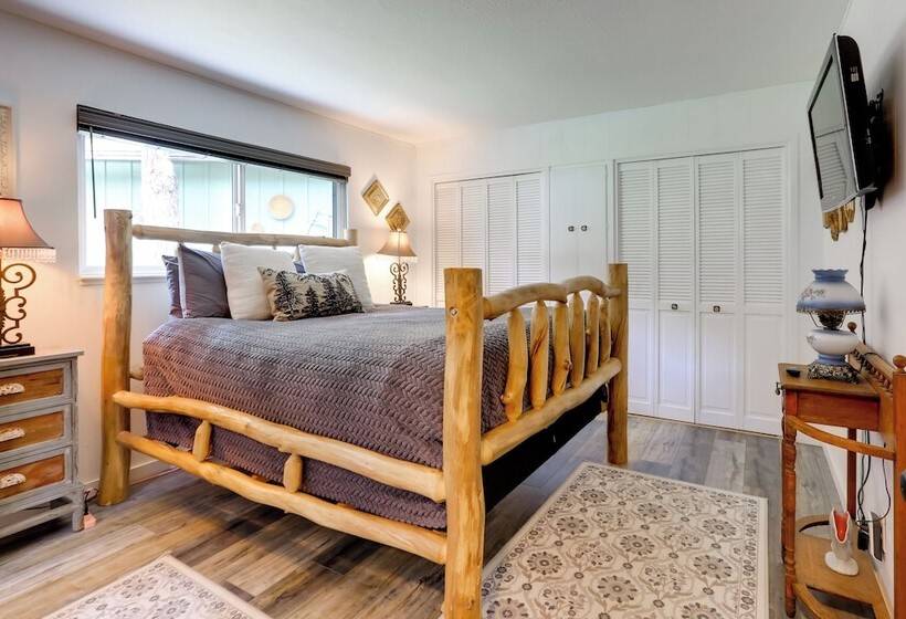 1 Mi To Lake: Hot Tub Haven In Pollock Pines!