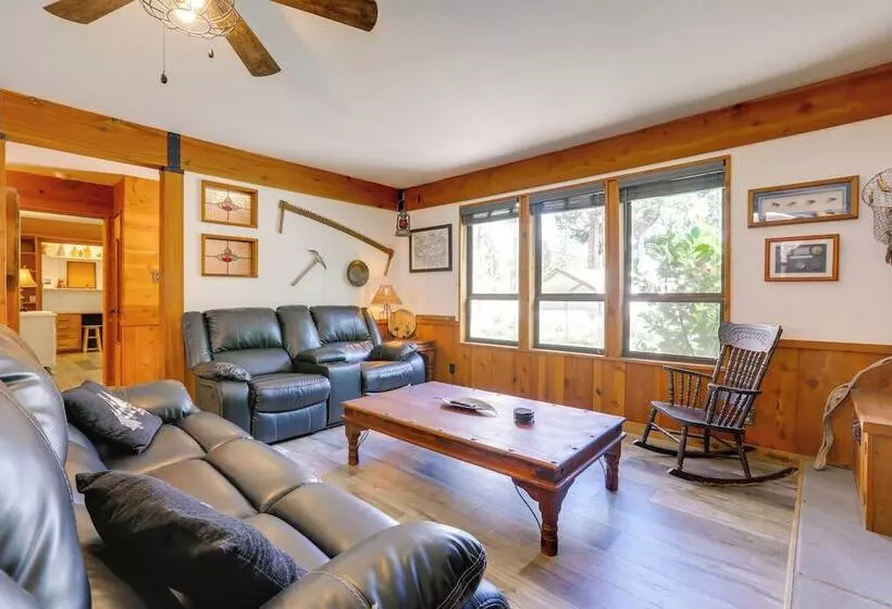 1 Mi To Lake: Hot Tub Haven In Pollock Pines!