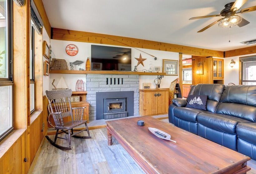 1 Mi To Lake: Hot Tub Haven In Pollock Pines!