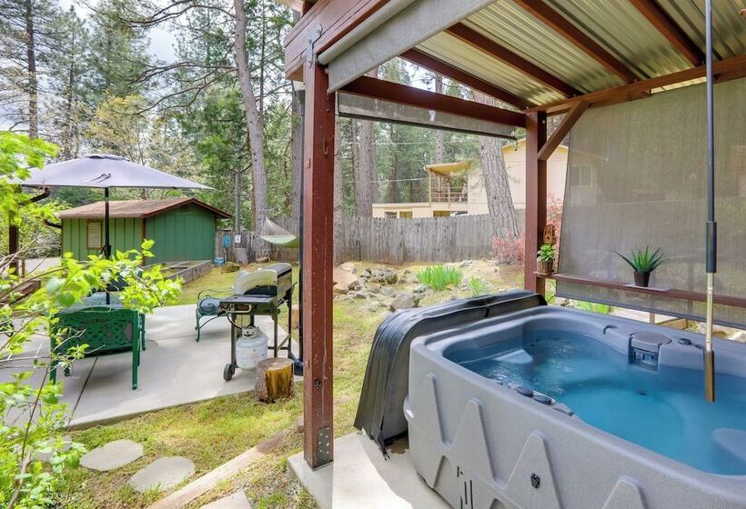 1 Mi To Lake: Hot Tub Haven In Pollock Pines!