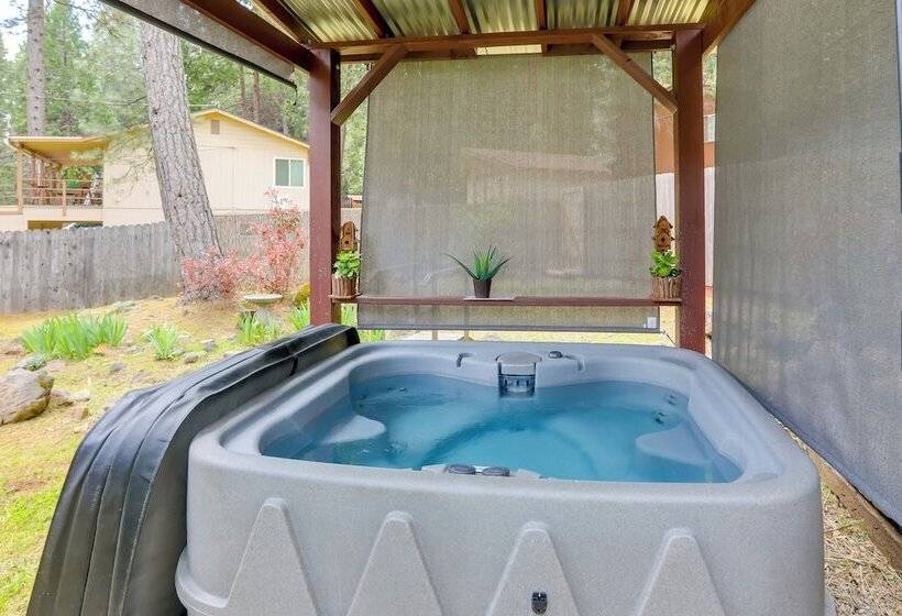 1 Mi To Lake: Hot Tub Haven In Pollock Pines!