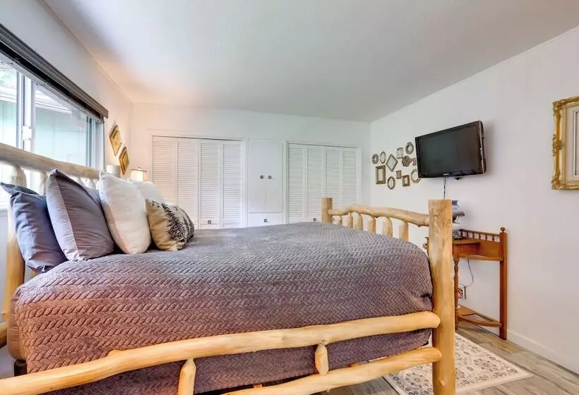 1 Mi To Lake: Hot Tub Haven In Pollock Pines!