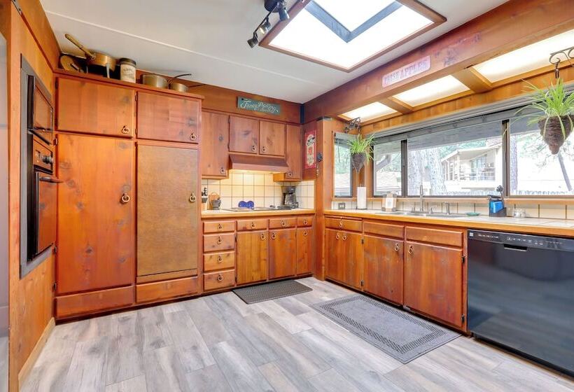 1 Mi To Lake: Hot Tub Haven In Pollock Pines!