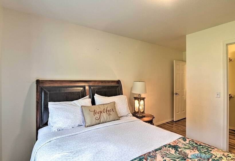 Quaint Ranch Home W/ Yard In Midtown Anchorage!