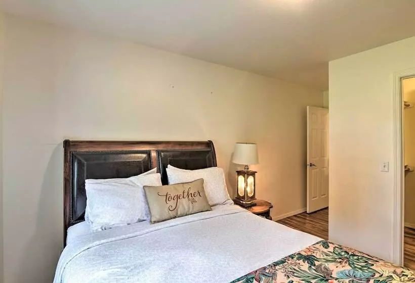 Quaint Ranch Home W/ Yard In Midtown Anchorage!