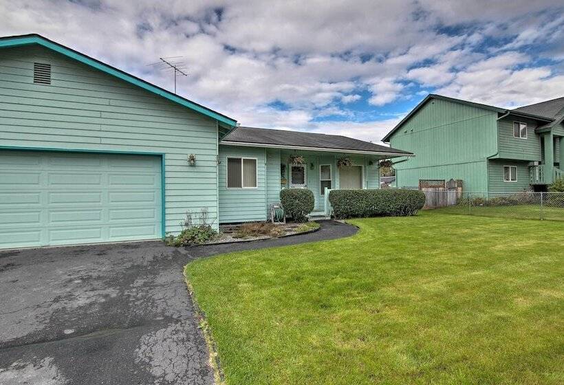 Quaint Ranch Home W/ Yard In Midtown Anchorage!