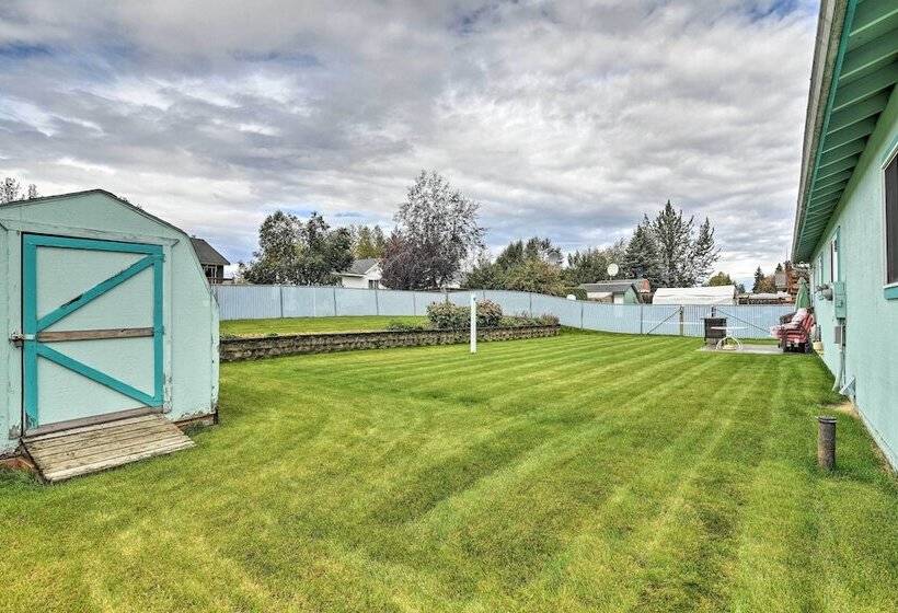 Quaint Ranch Home W/ Yard In Midtown Anchorage!