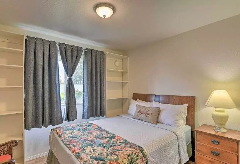 Quaint Ranch Home W/ Yard In Midtown Anchorage!