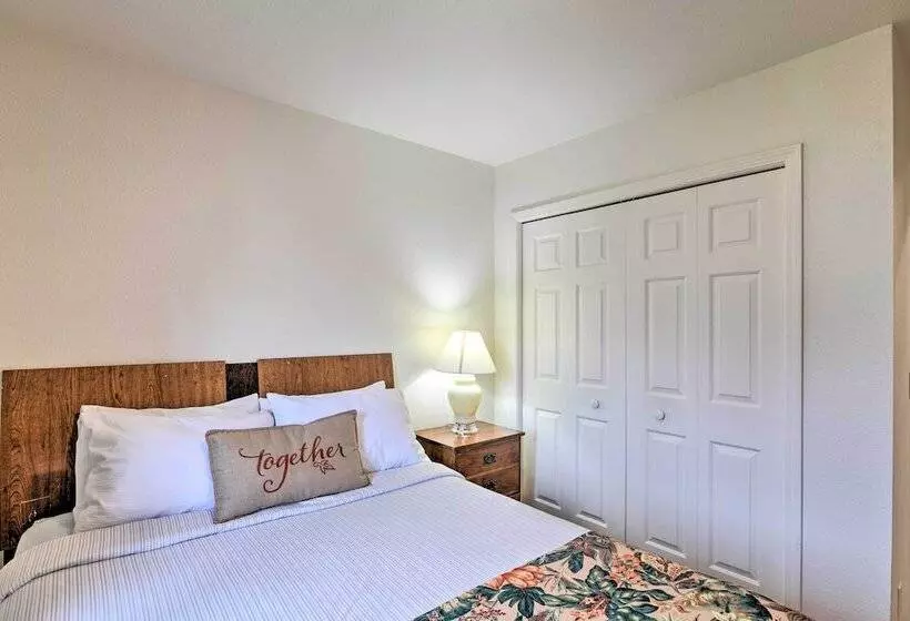 Quaint Ranch Home W/ Yard In Midtown Anchorage!