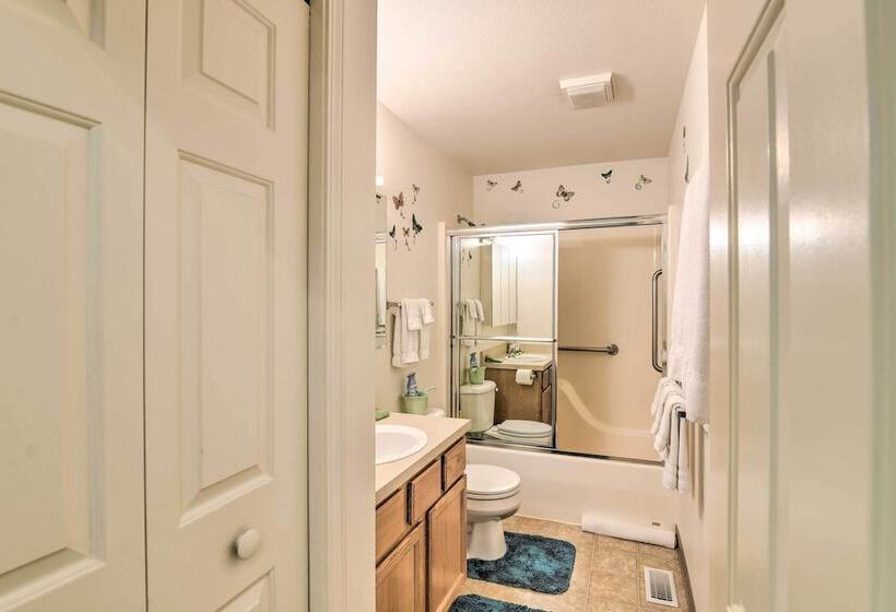 Quaint Ranch Home W/ Yard In Midtown Anchorage!