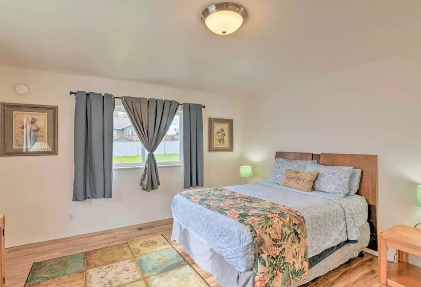 Quaint Ranch Home W/ Yard In Midtown Anchorage!