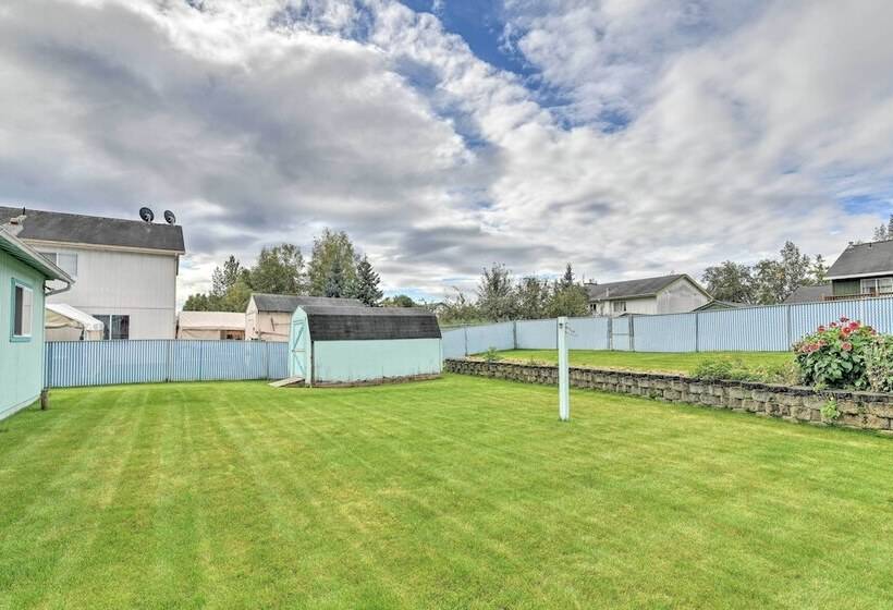 Quaint Ranch Home W/ Yard In Midtown Anchorage!