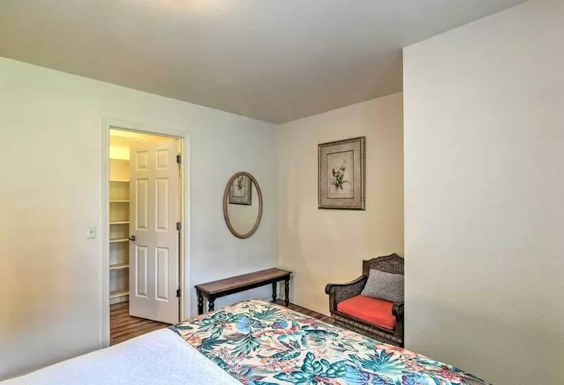 Quaint Ranch Home W/ Yard In Midtown Anchorage!