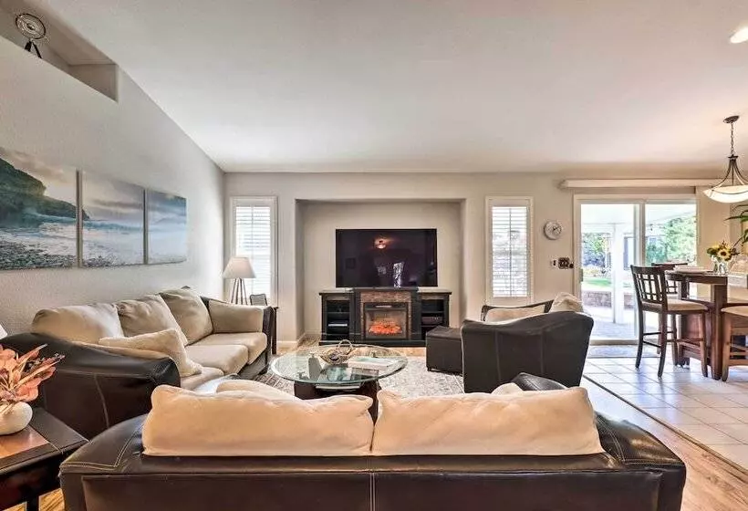 Reno Home W/ Private Yard + Hot Tub