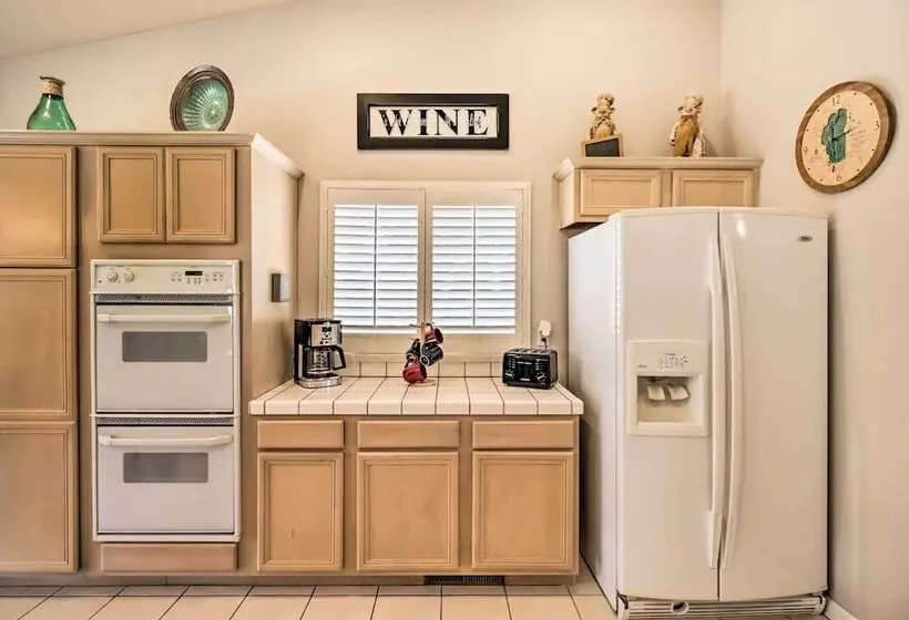 Reno Home W/ Private Yard + Hot Tub