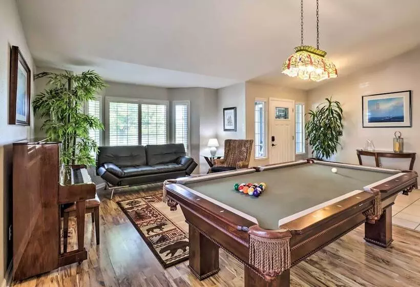 Reno Home W/ Private Yard + Hot Tub