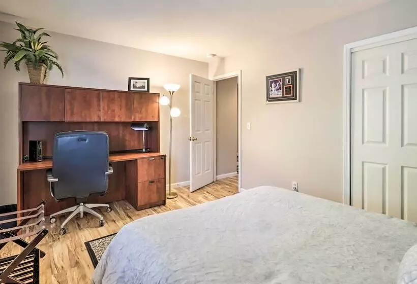 Reno Home W/ Private Yard + Hot Tub