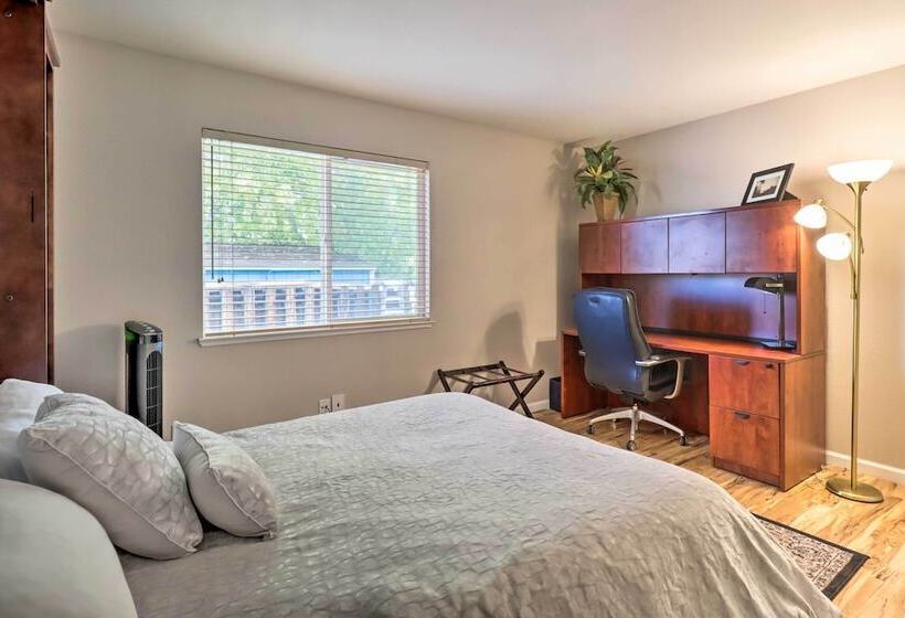 Reno Home W/ Private Yard + Hot Tub