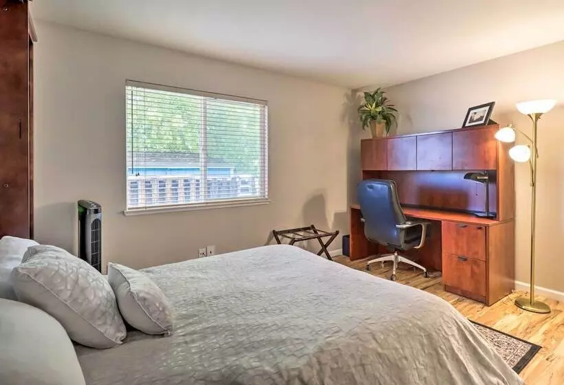 Reno Home W/ Private Yard + Hot Tub