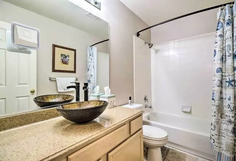 Reno Home W/ Private Yard + Hot Tub