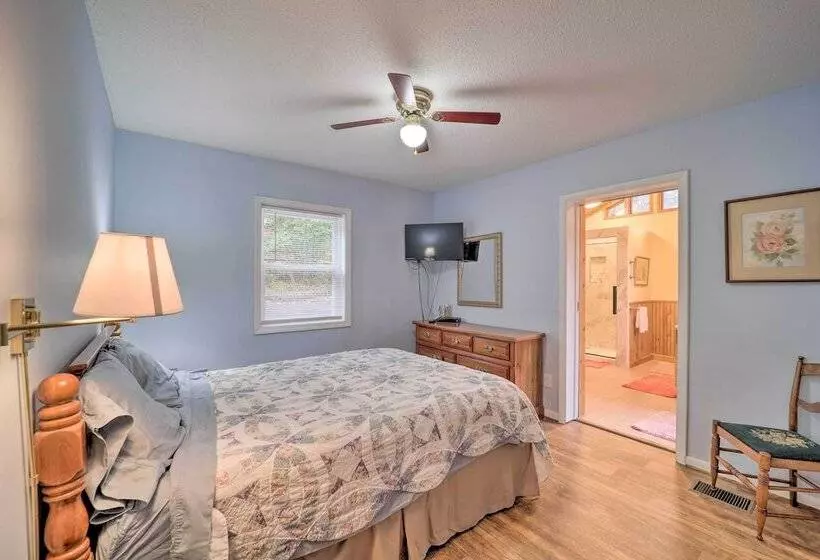 Riverfront Newland Home W/ Pool & Golf Club Access