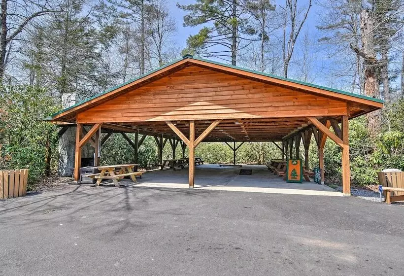 Riverfront Newland Home W/ Pool & Golf Club Access