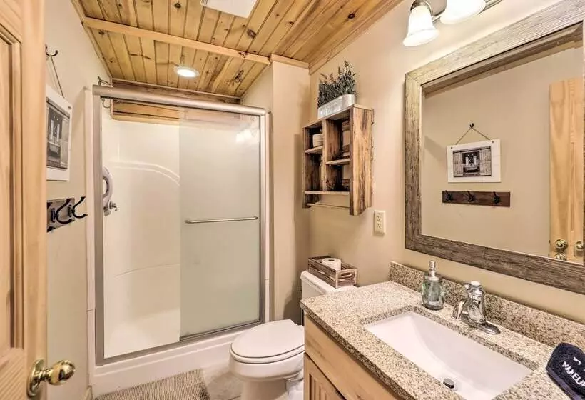 Peaceful  Rocky Creek Cabin  W/ Hot Tub & Views!