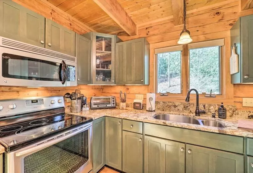 Peaceful  Rocky Creek Cabin  W/ Hot Tub & Views!