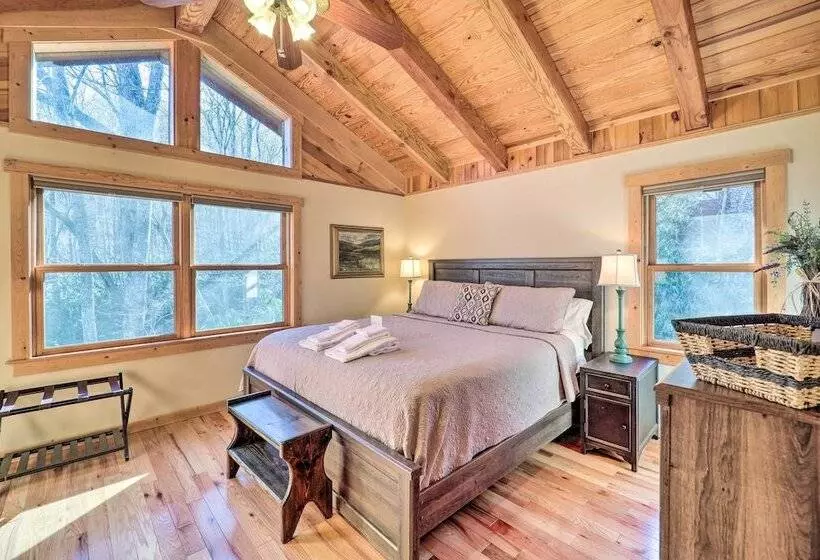 Peaceful  Rocky Creek Cabin  W/ Hot Tub & Views!
