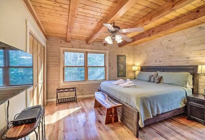 Peaceful  Rocky Creek Cabin  W/ Hot Tub & Views!