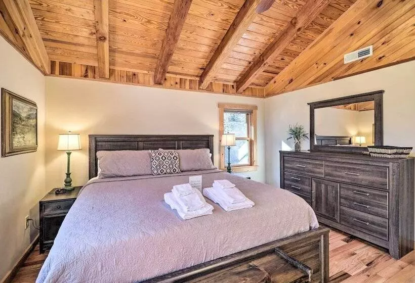 Peaceful  Rocky Creek Cabin  W/ Hot Tub & Views!