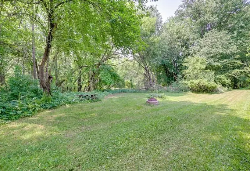 Rustic Cottage With Fire Pit & Private Yard!