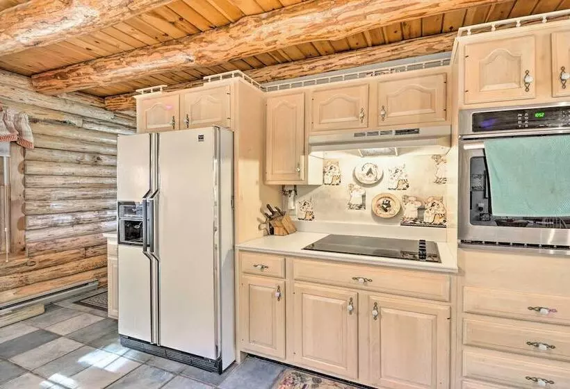 Pet Friendly New York Cabin W/ Hot Tub & Game Room