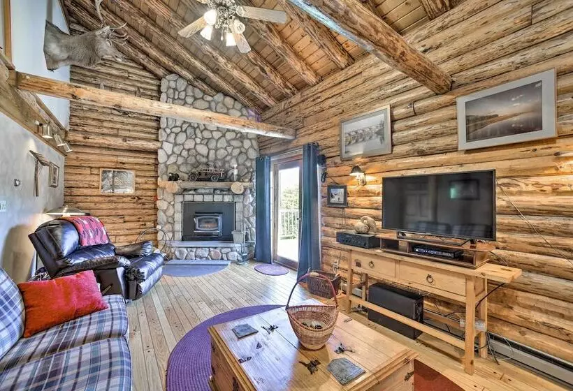 Pet Friendly New York Cabin W/ Hot Tub & Game Room