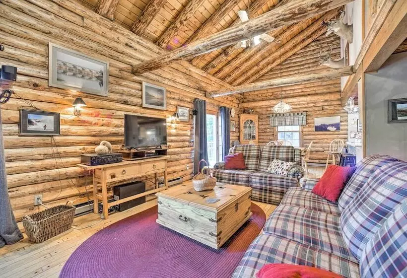 Pet Friendly New York Cabin W/ Hot Tub & Game Room